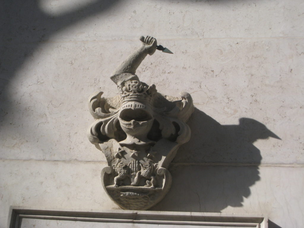 A raised fist or knife: another common symbol in Plazares