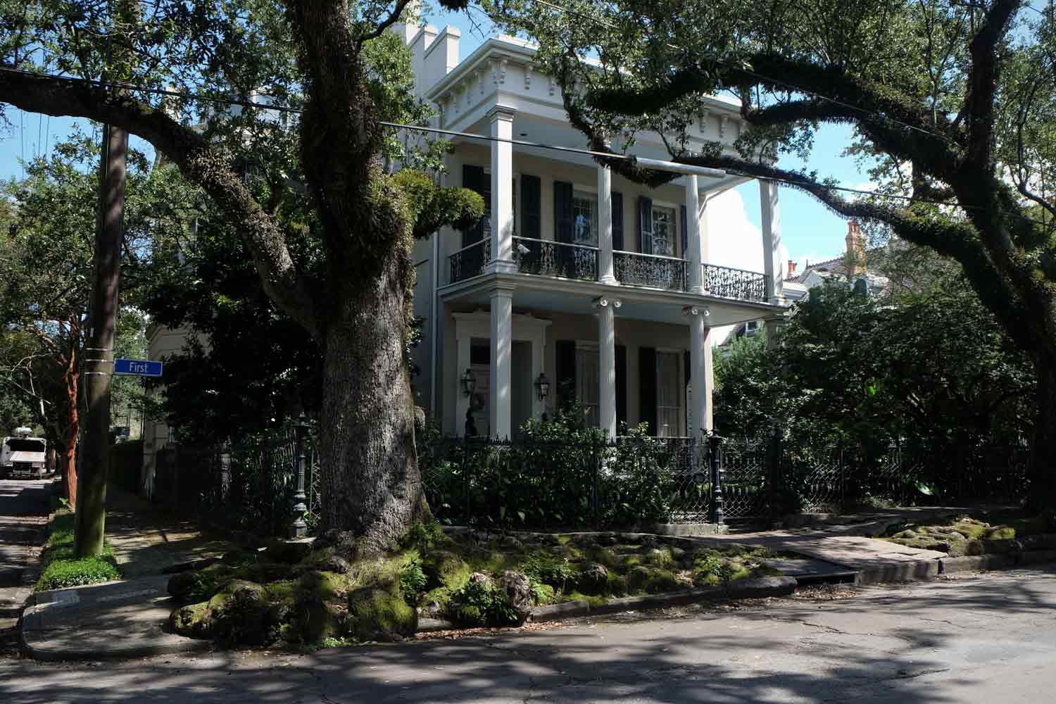 garden district walking tours