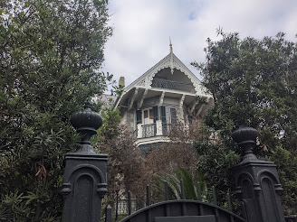 Free Garden District Walking Tour