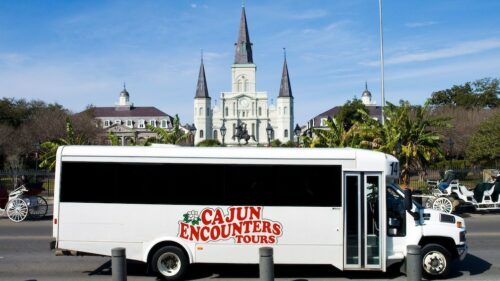 Although most estates are about an hour's drive from the city, getting to your tour is relatively easy, with a few different options. Here's how to get your plantation tour near New Orleans-